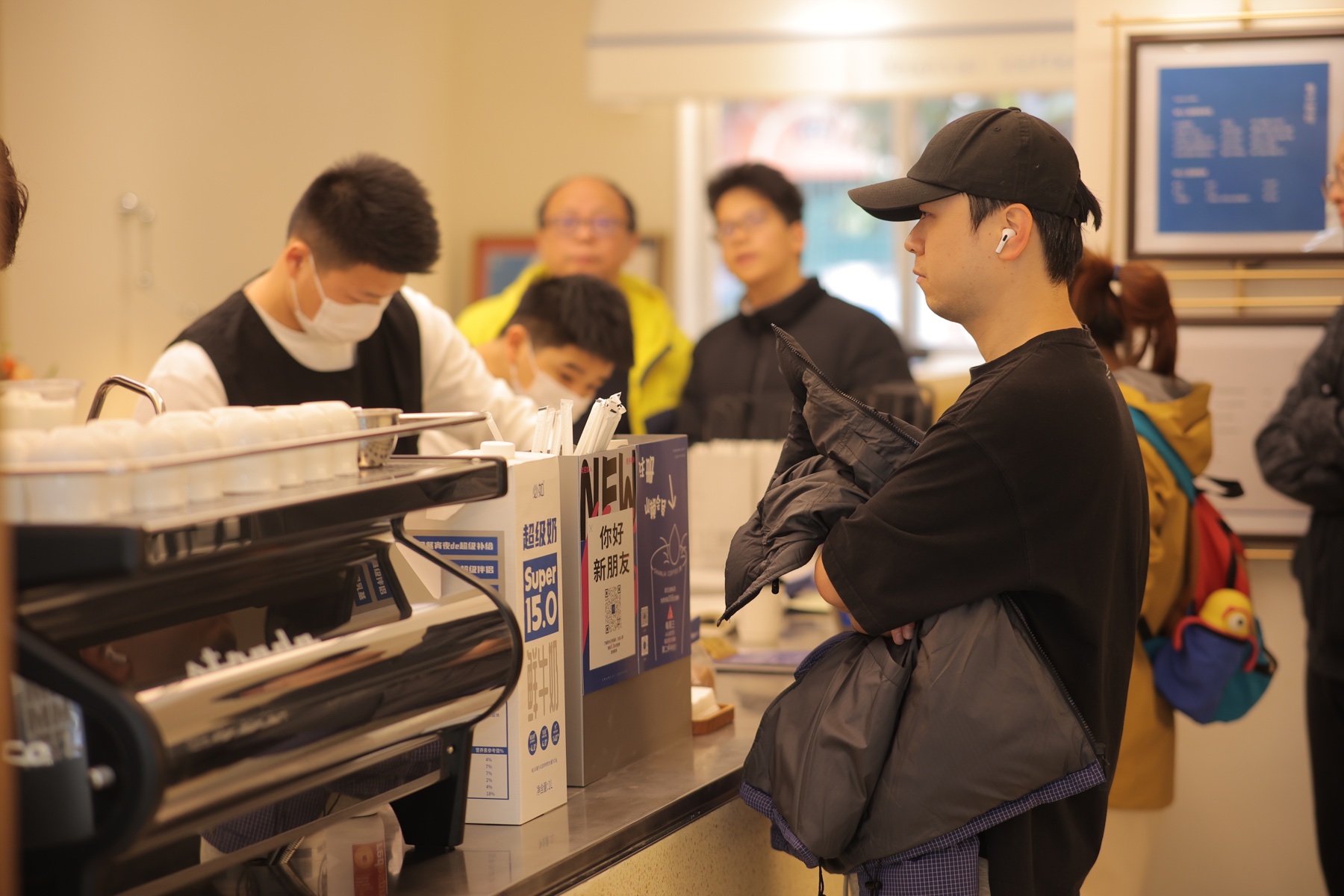 欧森咖啡门店客户服务现场